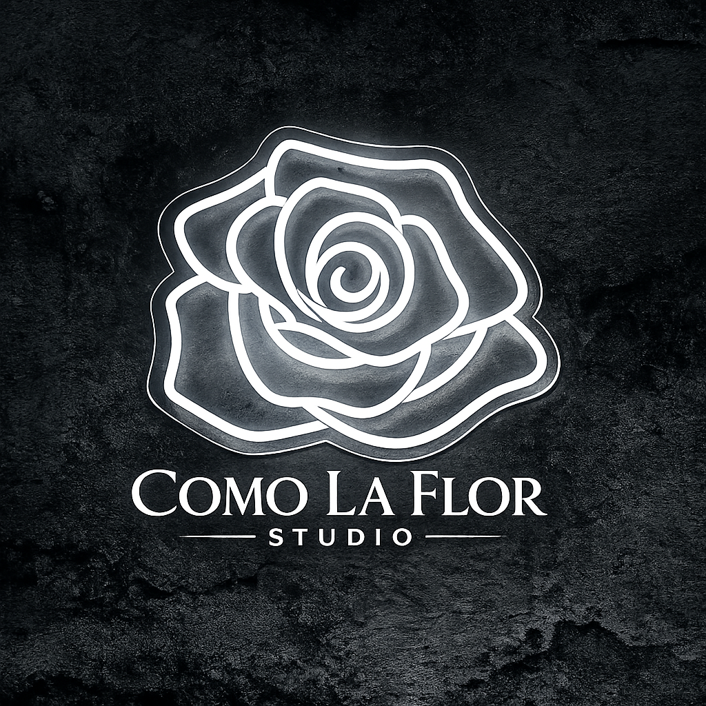Como La Flor Studio logo